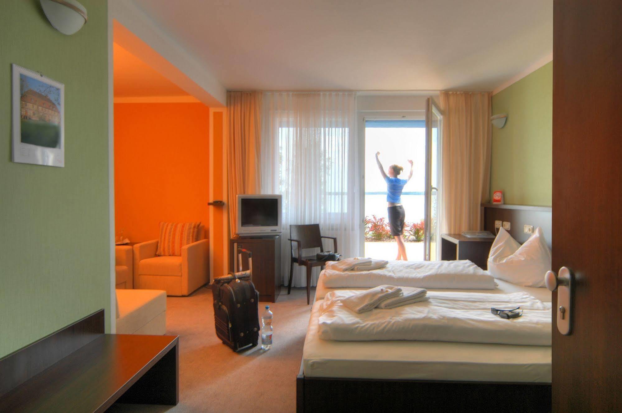Strandhotel Senftenberger See Kültér fotó